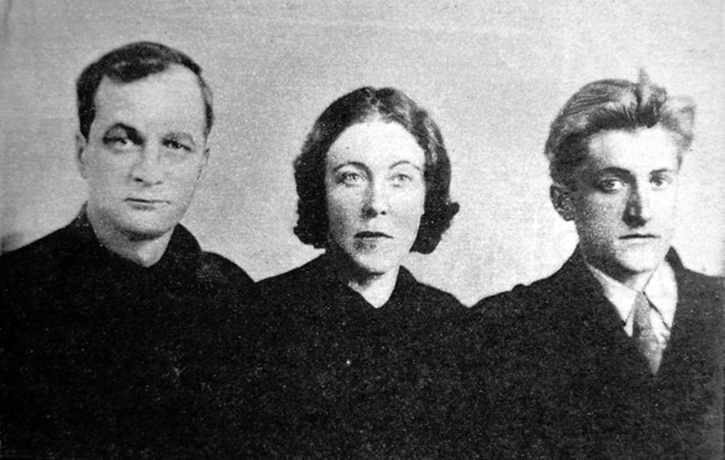 Андрей Платонов с женой и сыном