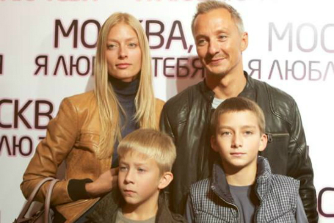 Степан Михалков с женой и детьми
