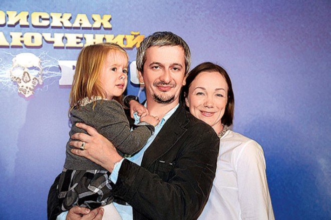 Дарья Мороз с мужем и дочкой
