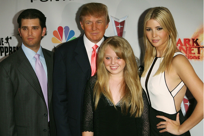 Тиффани Трамп с отцом, сестрой Иванкой и братом Дональдом-младшим