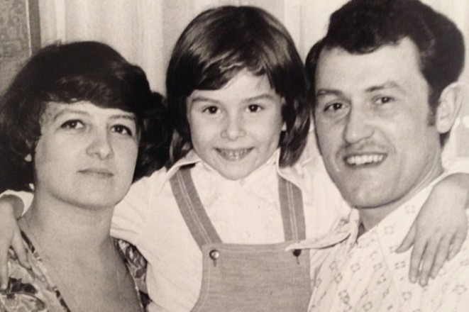 Жанна Бадоева в детстве с родителями