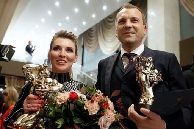 Ольга Скабеева и Евгений Попов с премией «ТЭФИ»