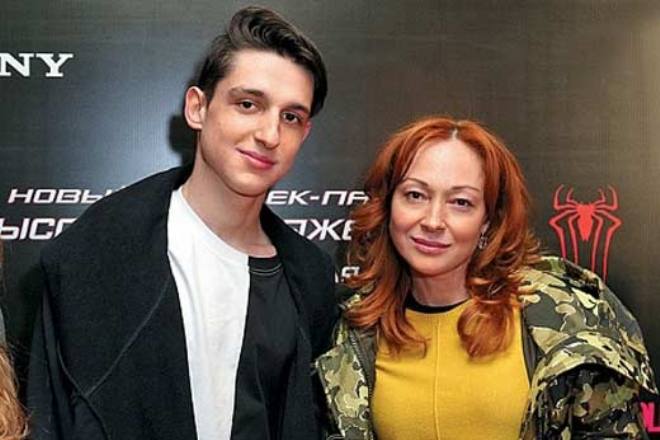 Виктория Тарасова с сыном Данилой