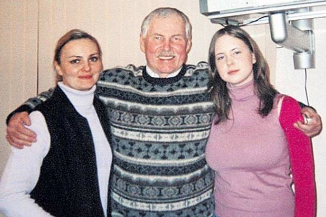 Владимир Гостюхин с дочерьми Ириной и Александрой