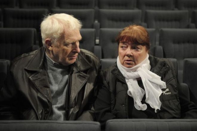Виктор Тульчинский и Нина Дорошина во время сбора труппы Московского театра 