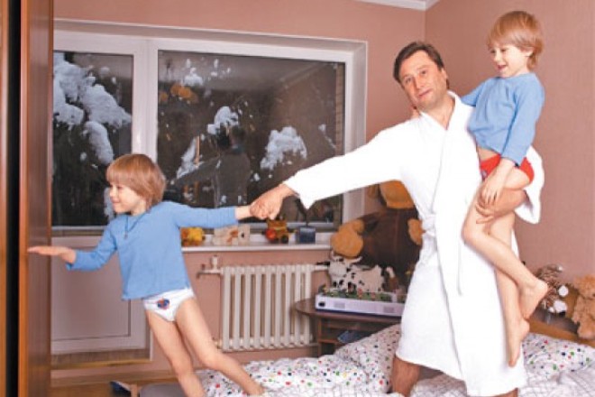 Бывший муж Марии Шукшиной Борис Вишняков с их детьми