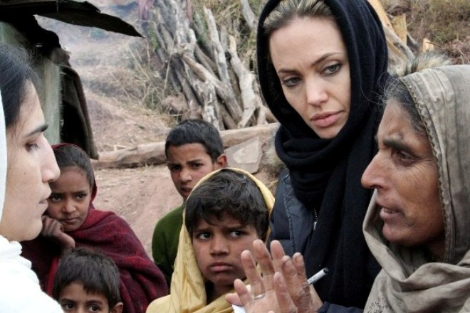 Анджелина Джоли в Пакистане, 2005 год