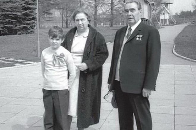 Виктория Брежнева с мужем и внуком