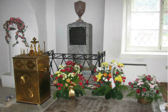 Могила Гавриила Державина в Спасо-Преображенском соборе (Великий Новгород)