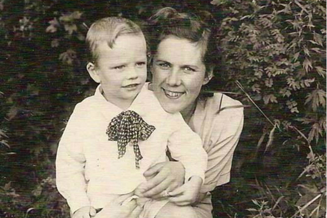 Дмитрий Крылов с мамой