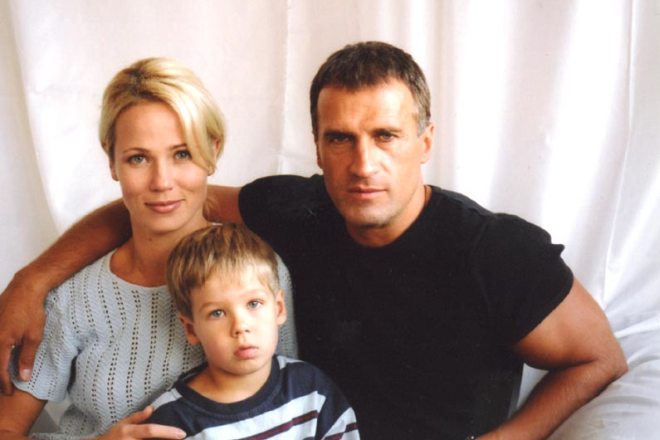 Александр Дедюшко с женой и сыном