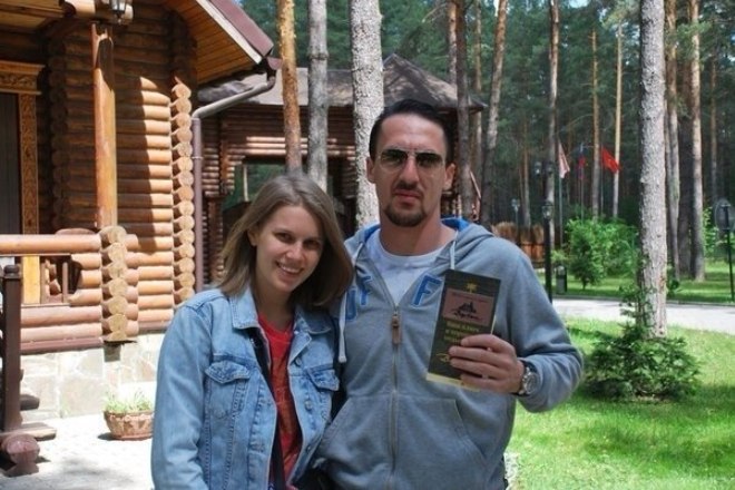 Артур Смольянинов с женой