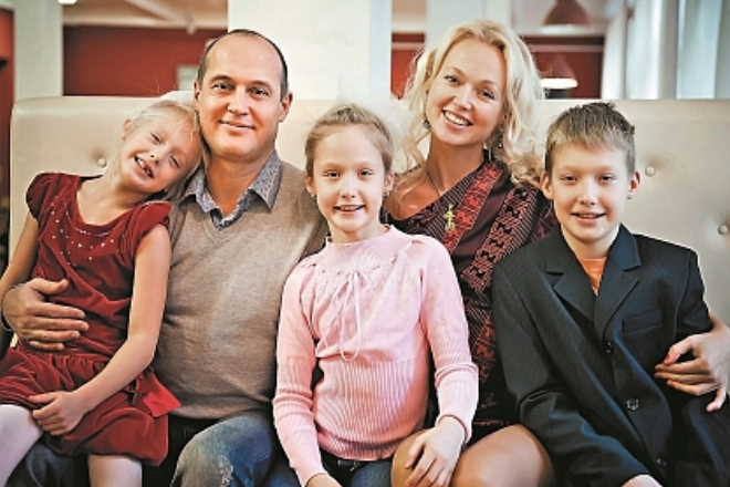 Вячеслав Кулаков с семьей