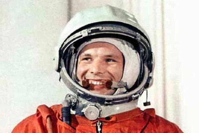 Юрий Гагарин в скафандре космонавта