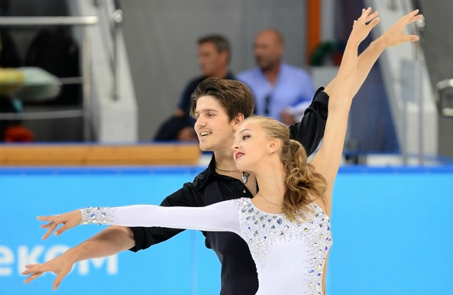 Пара Иван Букин и Александра Степанова на льду