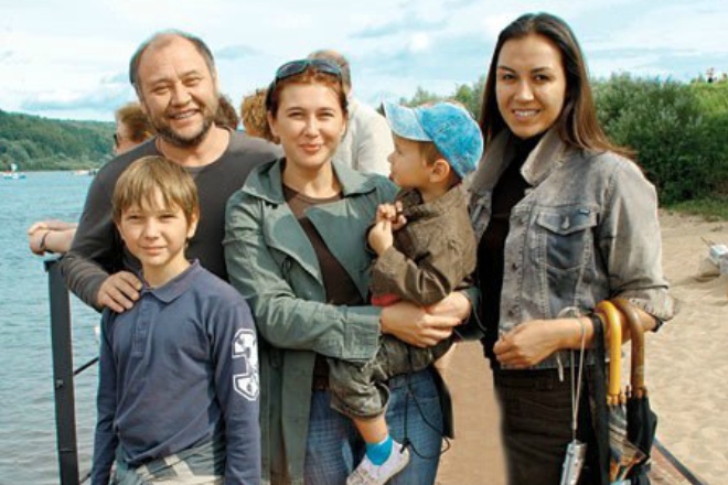 Юрий Степанов с семьей