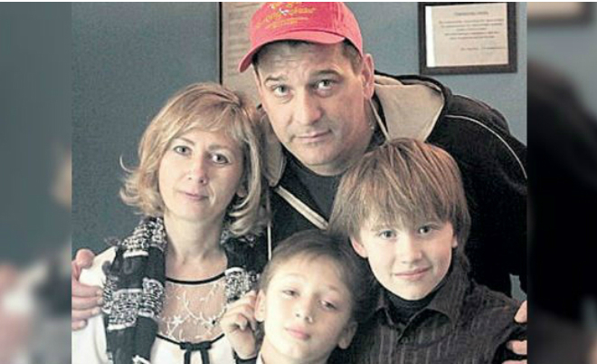 Ярослав Бойко с женой и детьми