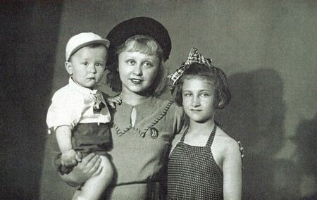 Янина Жеймо с детьми