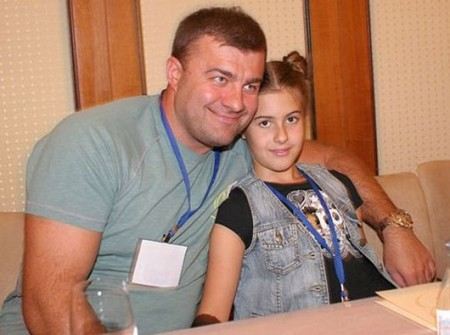 Актер Михаил Пореченков с дочкой