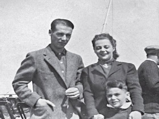 Владимир Познер с родителями