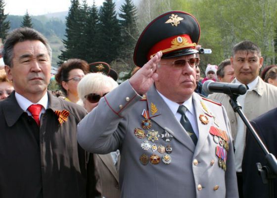 В 1993 Александру Бердникову было присвоено звание генерал-майора милиции
