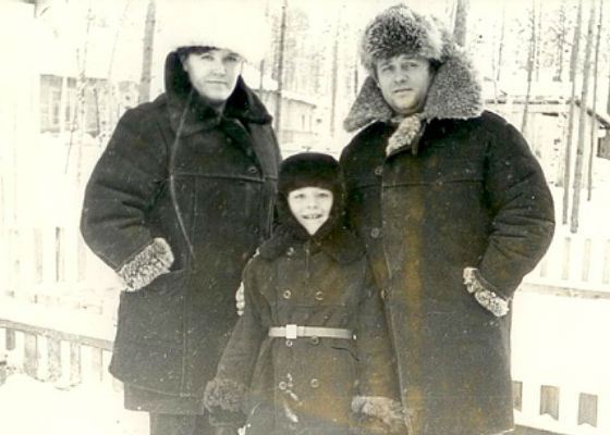 На фото: Сергей Гапликов с родителями, Светланой и Анатолием Гапликовыми
