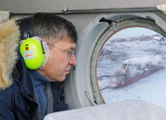 Губернатор Якушев инспектирует строительство порта Сабетта