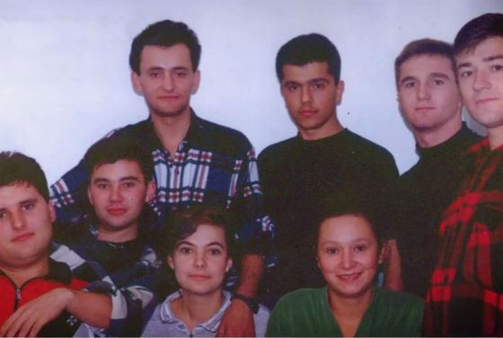 Игорь Додон в молодости (крайний слева в верхнем ряду)