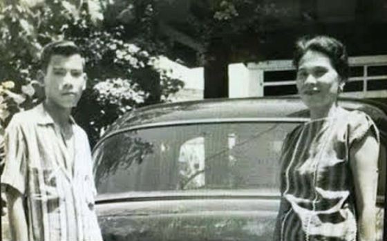 Юный Родриго Дутерте с матерью