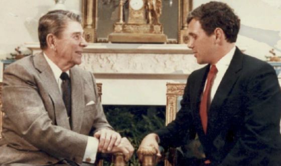 Майкл Пенс и Рональд Рейган, 1988 год
