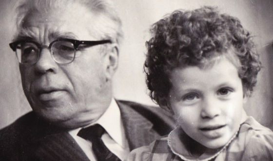 Юлия с дедушкой по материнской линии Николаем Бочаровым