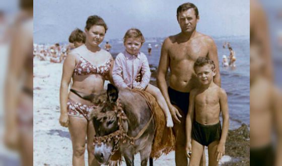 Илья носков википедия с женой и детьми
