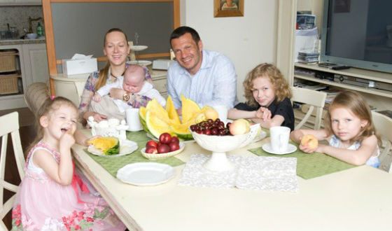 Владимир Соловьев с женой и детьми от третьего брака