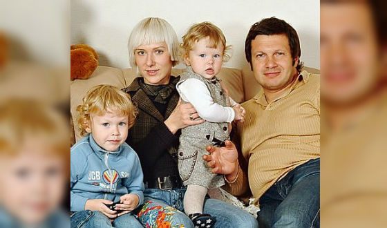 С 2005 года Владимир Соловьев счастлив в браке с Эльгой Сэпп