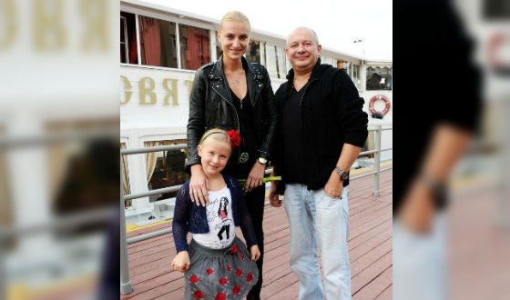 Дмитрий Марьянов с женой Ксенией и дочерью Анфисой