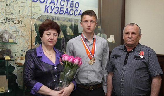 Александр Головин с родителями
