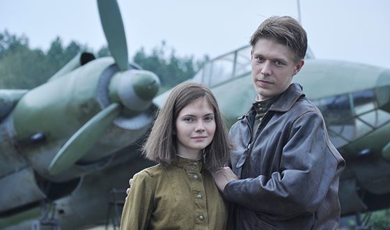 Екатерина Астахова и Никита Ефремов в киноленте «Баллада о бомбере»