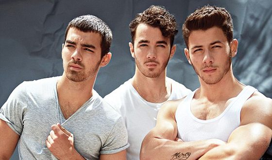 Ник Джонас с братьями организовали группу Jonas Brothers