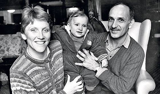 Бен Кингсли со своей второй женой Элисон и сыном Эдмундом