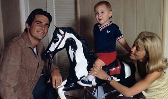 Джош Бролин в детстве с родителями