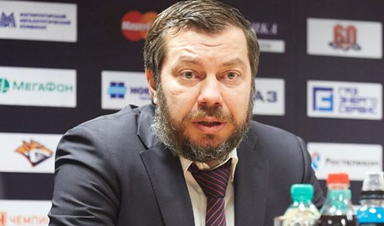 Весной 2012 года Илья вернулся в «Металлург», на этот раз на должность старшего тренера