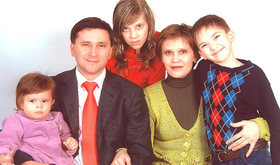 Дмитрий Кобылкин с женой и детьми