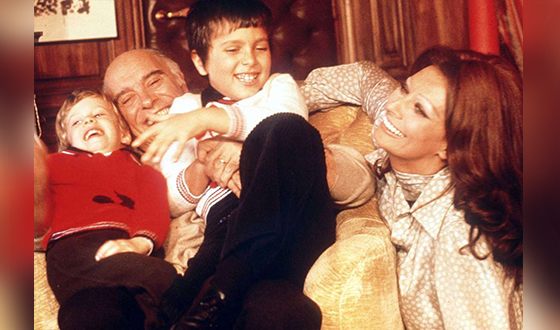 Софи Лорен с Карло Понти и сыновьями