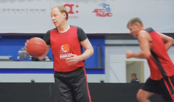 Виктор Томенко увлекался баскетболом с юных лет