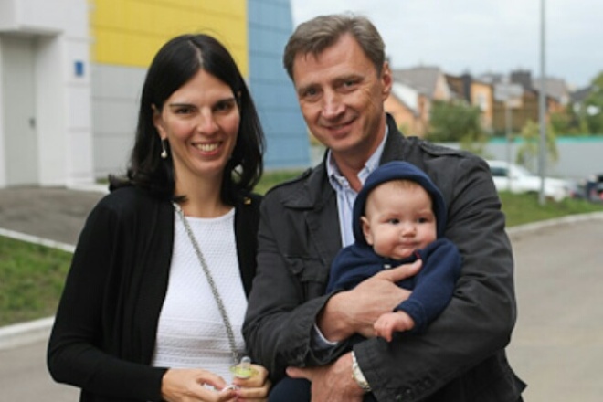 Олег Васильев с женой Натальей и сыном