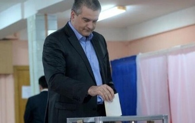 Сергей Аксенов на референдуме в Крыму