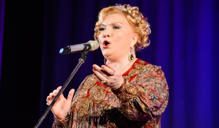 Людмила Николаева поёт