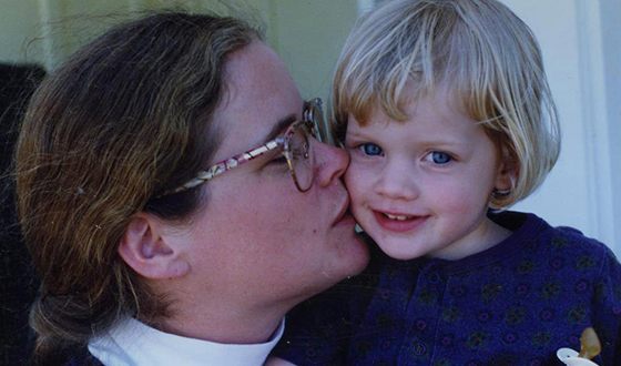 Джейн Леви в детстве с мамой