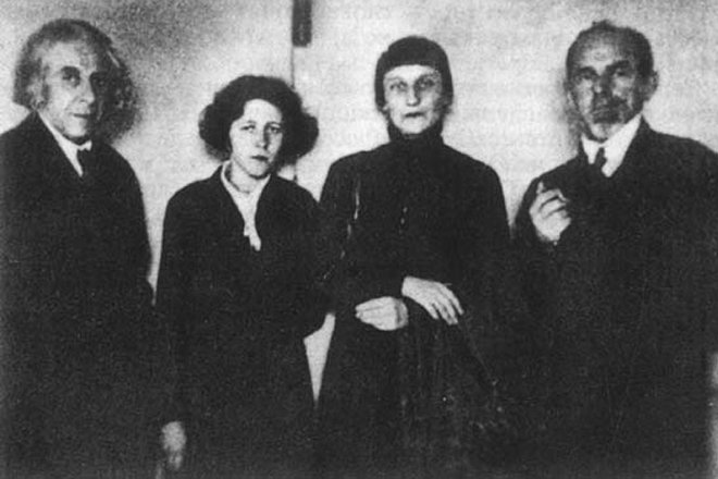 Георгий Чулков, Мария Петровых, Анна Ахматова и Осип Мандельштам. 1933 год