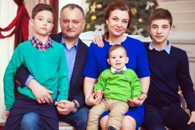 Игорь Додон с женой и сыновьями